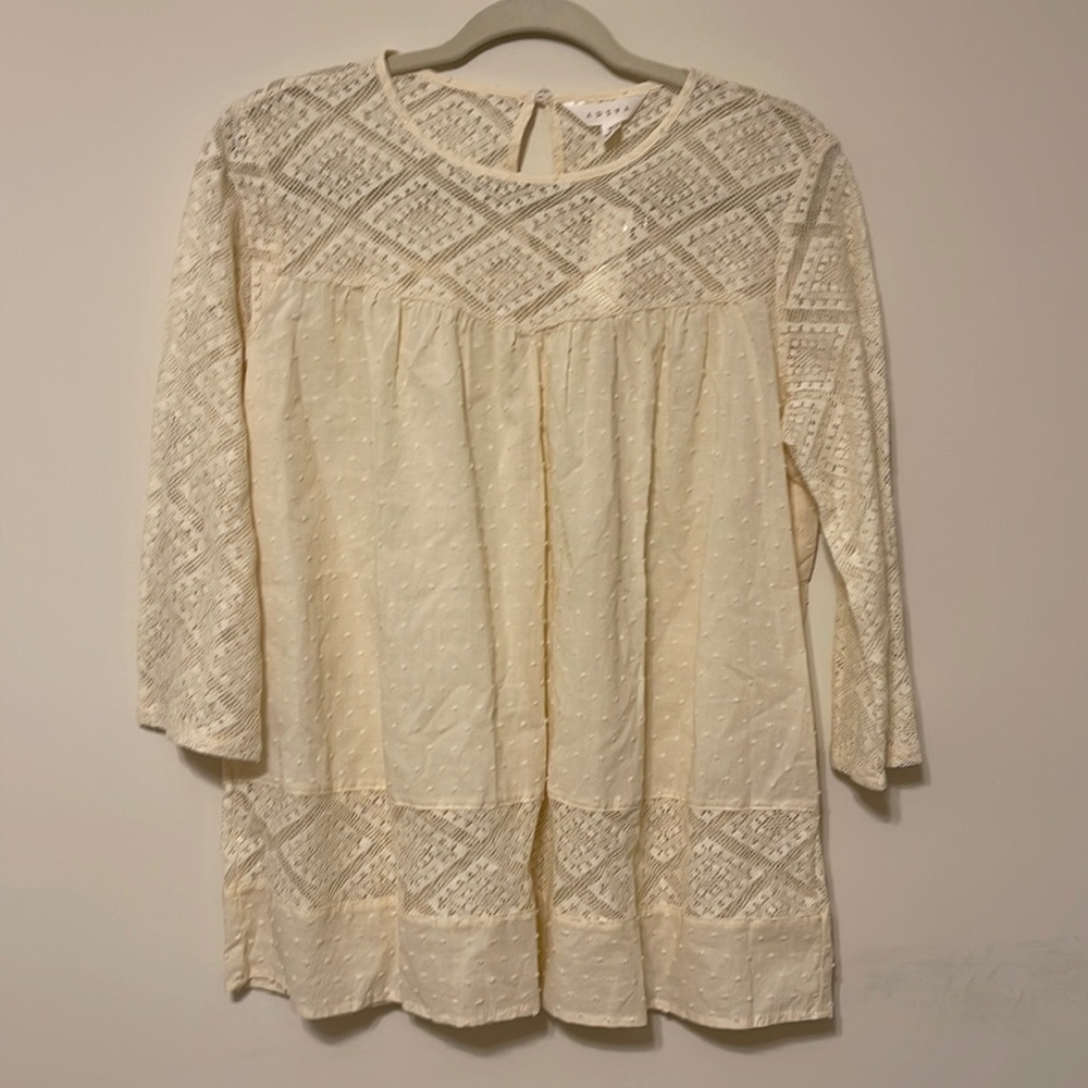 NWT~Adiva 3/4 sleeve lace top crew neck. Keyhole back with button closure Sz M
